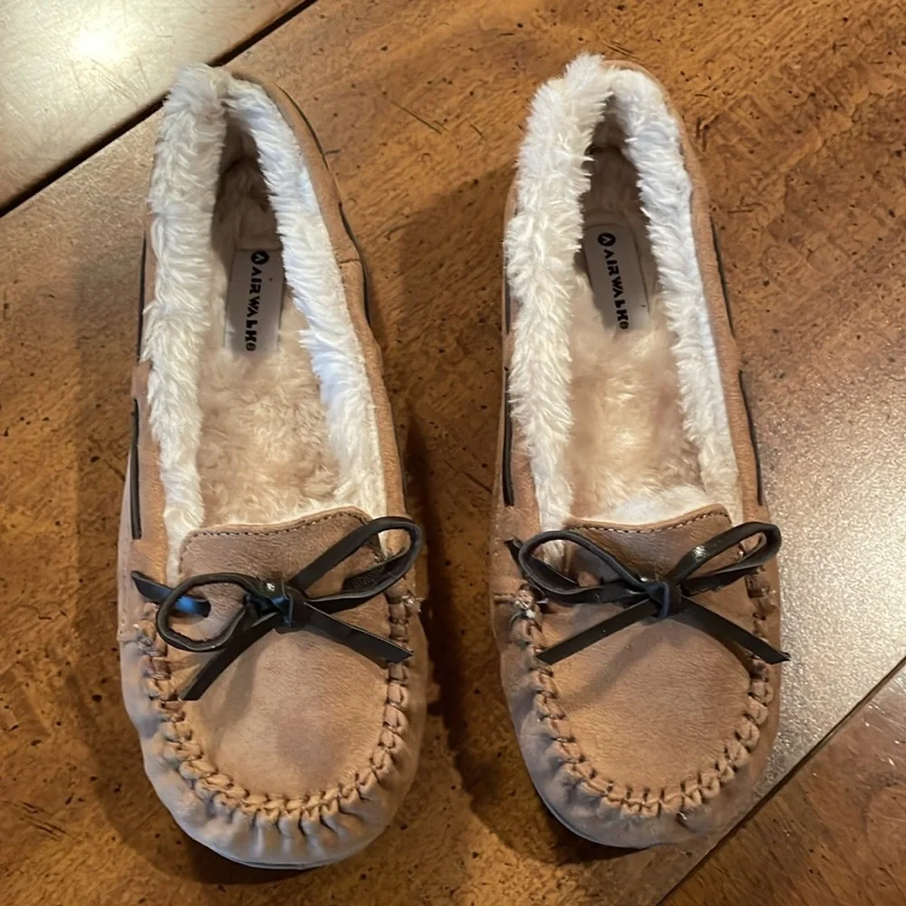 AIRWALK Girls Sherpa Lined Slippers - size 2